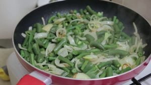 שעועית ירוקה מוקפצת