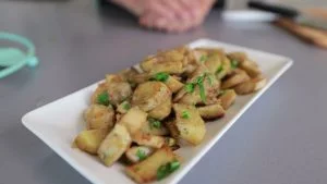 לבבות ארטישוק מטוגנות עם בצל ושמן זית